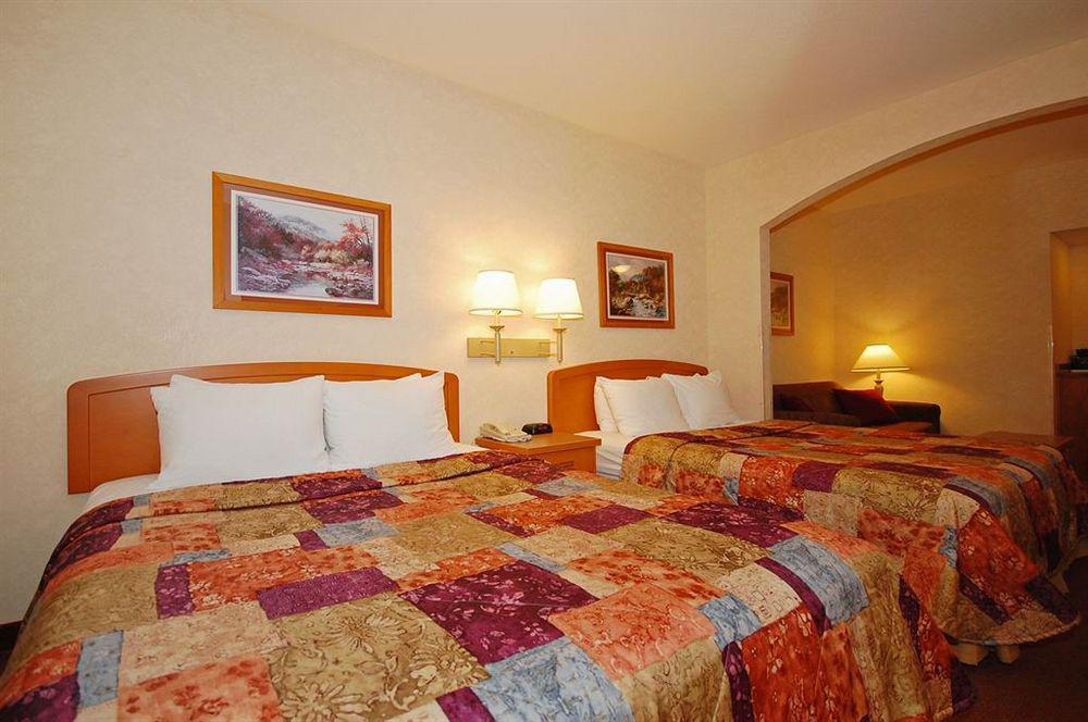 Sleep Inn & Suites Lake Of The Ozarks Камдентон Экстерьер фото